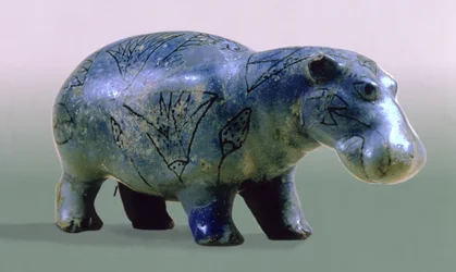 Statuetka hipopotama, XI-XII dynastia, ok. 2000 pne (szkło)